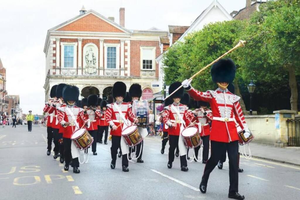 Hiddem Gem! Character Home, Walk 2 All Sights Windsor Bagian luar foto